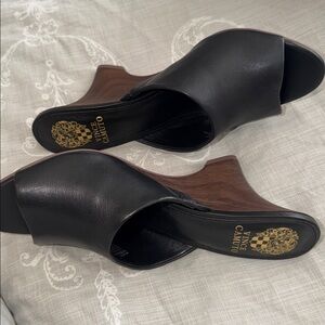 New! Vince Camuto Vilty‎ Leather Flared Wedge Sandals Slip On Peep Toe Black 10M